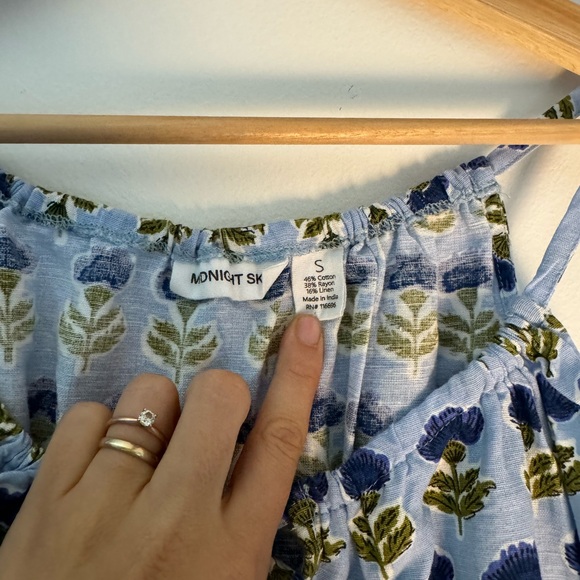 New With Tags Linen blend floral pattern tank top - Picture 2 of 5